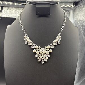Elegant Pearl and Crystal Necklace